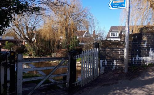 Newly Upgraded 1 Bed-House