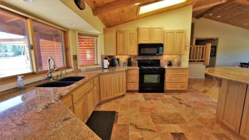 Lakeside Oasis - image 9