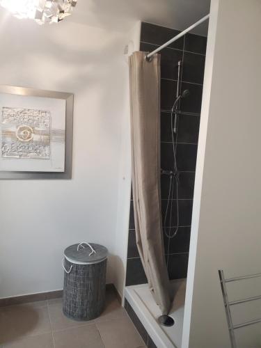 Joli appartement proche du centre-réseau orange pour capter 3