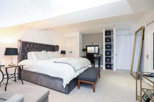 Luxury 3 Bed Royal Mile Apartment, Edinburgh (photo 10)