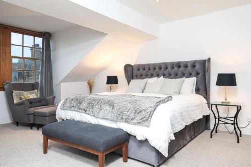 Luxury 3 Bed Royal Mile Apartment, Edinburgh (photo 8)