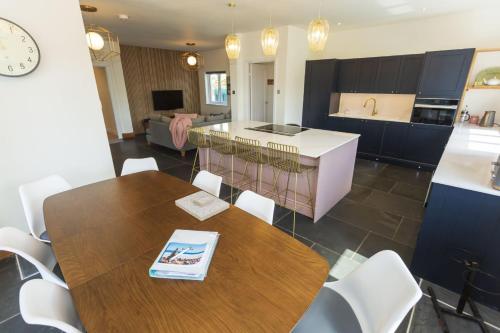 CROYDE LINDENS 4 Bedrooms