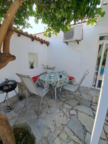 Balcony/terrace, Mediterranean poolside garden cottage in Kiti