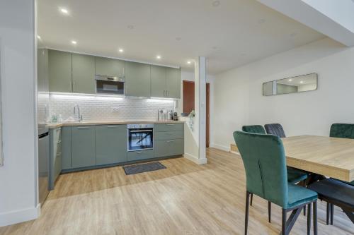 Branded New 4 Bdrs Flat - Huge Terrace - Prime Loc - Torre Eiffel