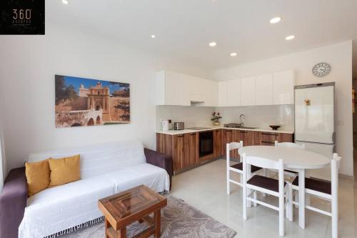 Comfy APT with Terrace, 5 mins to Sliema Ferries by 360 Estates, Gżira (Foto 8)