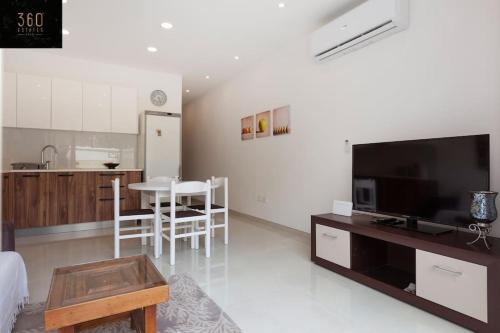 Comfy APT with Terrace, 5 mins to Sliema Ferries by 360 Estates, Gżira (Foto 7)