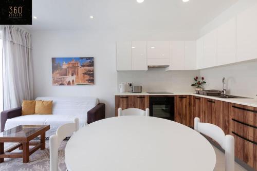 Comfy APT with Terrace, 5 mins to Sliema Ferries by 360 Estates, Gżira (Foto 10)