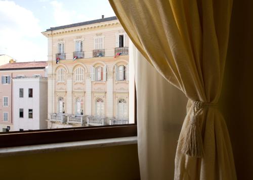 Piazza Azuni 18 Guest House