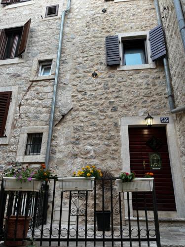 Taman, Puerta Apartments in Kotor