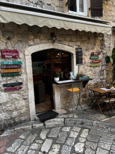 Étterem, Puerta Apartments in Kotor
