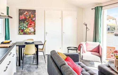 Gorgeous Home In Breukelen With Wifi