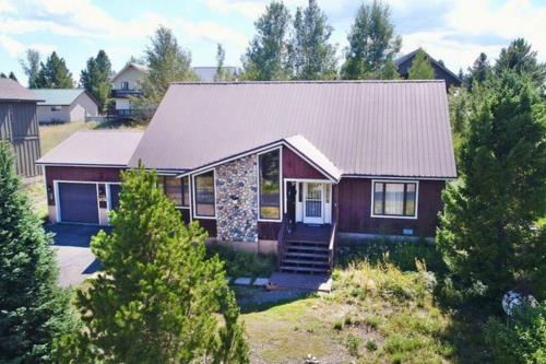 Wapiti View 6-Bedroom Cabin 28mins to Yellowstone in Island Park, USA