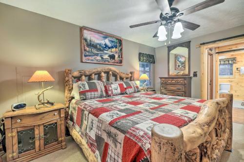Woodsy Pigeon Forge Hideaway Private Hot Tub in Pigeon Forge, USA