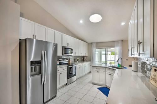 Palm Coast Retreat with Lanai Less Than 8 Mi to Beach! in Palm Coast, USA