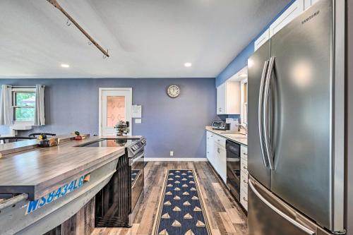 Charming Wausau Cottage On-Site Lake Access! in วอซอ (WI)