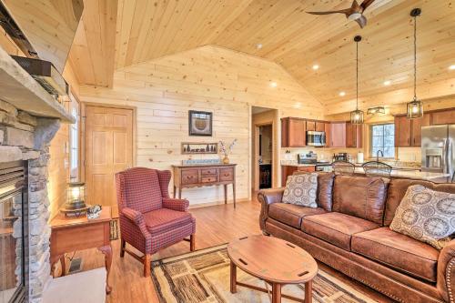 Chestertown Hideaway with Lake and Beach Access! in Chestertown, USA