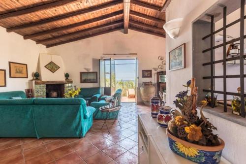  Villa Lorenza Private beach in Caronia