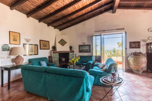  Villa Lorenza Private beach in Caronia