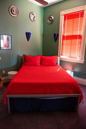 The Lookout Inn – New Orleans, LA