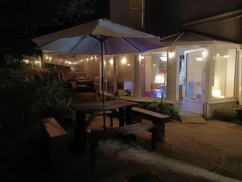 สวน, Big fireplace aga hot tub wet room barn garage in ลานนีลลิ