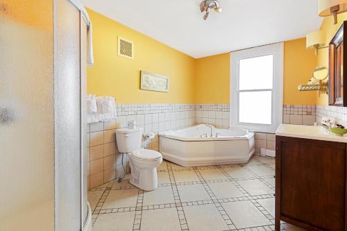 Superior Suite with Jacuzzi and Terrace image 3