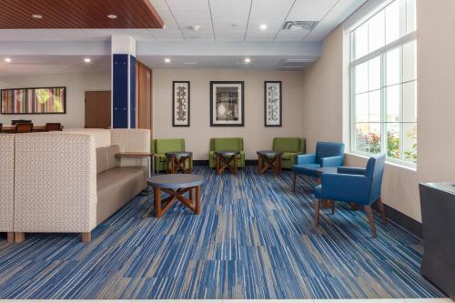 Holiday Inn Express - Wells-Ogunquit-Kennebunk an IHG Hotel - main image