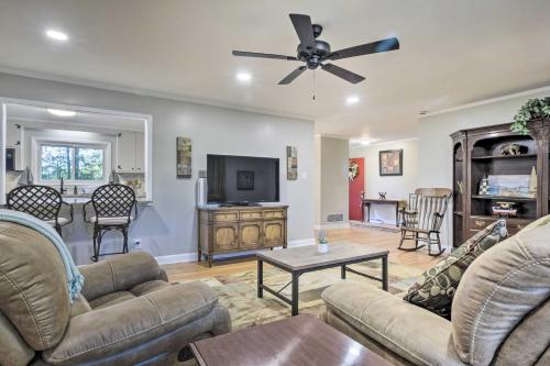 Durham Home Floor-to-Ceiling Windows with View in Durham, USA