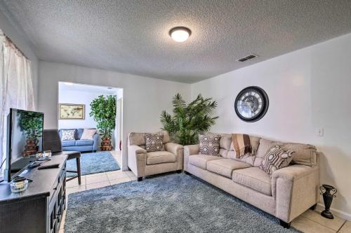 Sunny Abode, 10 Mi to University of Florida! in 蓋恩斯維爾市中心