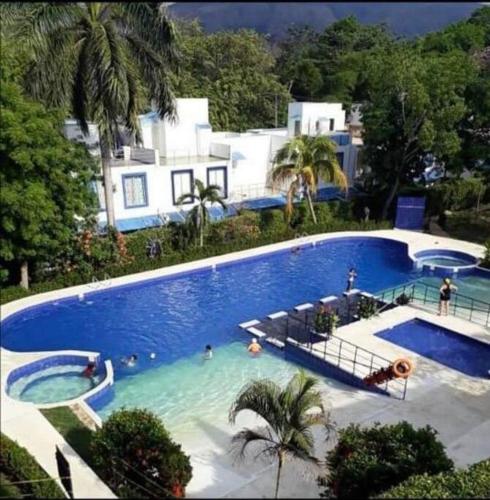 Casa Vacacional en Carmen de Apicala, Colombia - El Mortino
