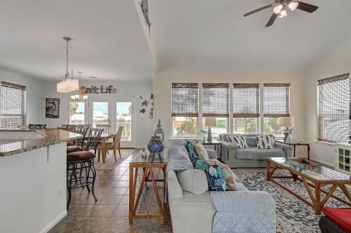 Sun Shiner Beach House RS109 in Port Aransas, USA