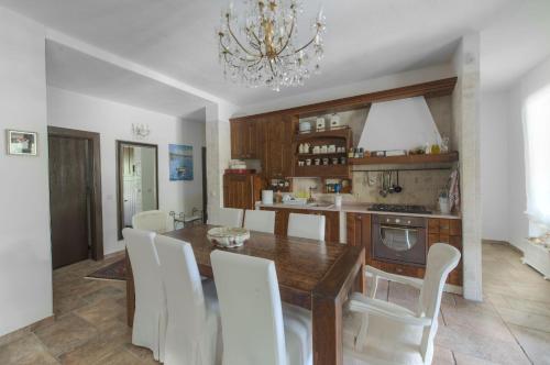 Three-Bedroom Apartment image 3
