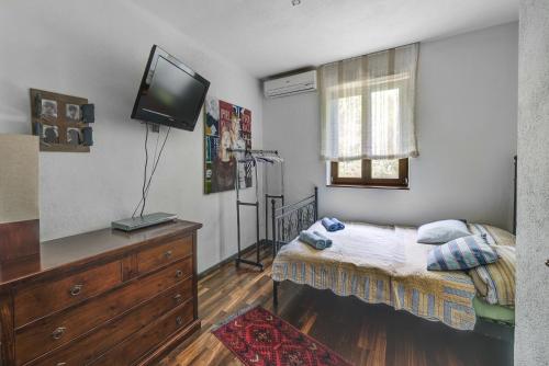 Three-Bedroom Apartment image 9