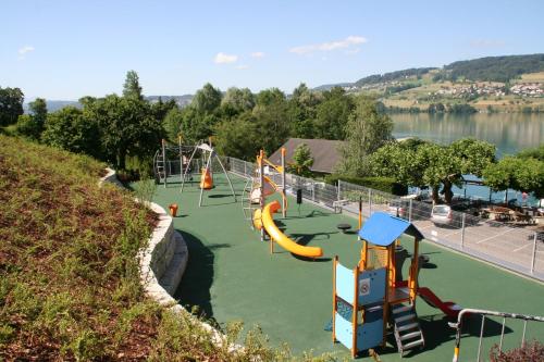 Spēļu laukums, Seehotel Delphin in Hallwilersee
