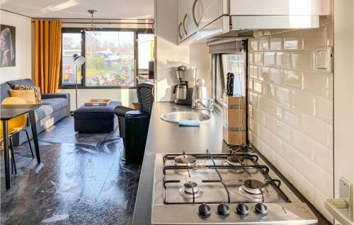 Nice home in Breukelen with WiFi and 2 Bedrooms - image 10