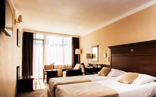 2 twin beds