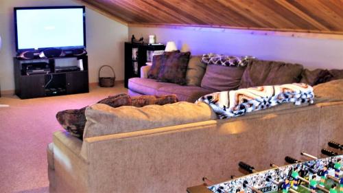 Cliffhanger Cabin - image 12