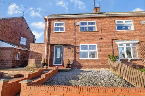 Lovely and Modern Three Bedroom House in Durham