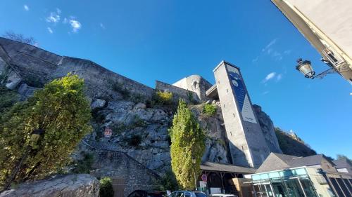 STUDIO MEUBLÉ AU PIED DU CHATEAU