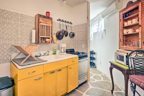 Quirky Santa Cruz Studio with Shared Courtyard! in Santa Cruz, USA