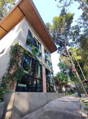 Exterior view, Blanco Hostel Lanta 18 to 35 in Pra Ae Beach