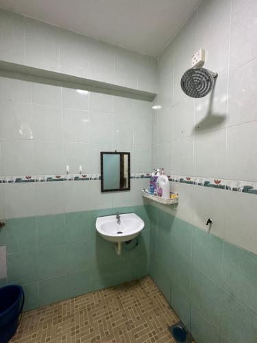 Bathroom, D'beeba Homestay in Rembau
