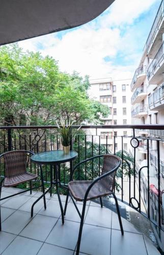 Free Parking! Soho Budapest 304, 4 ppl, AC, FAST WIFI, Smart TV - Tap to explore photos