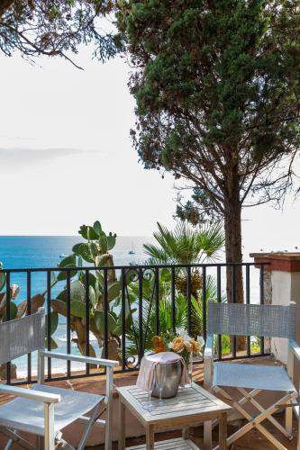 Suite with Sea View image 2