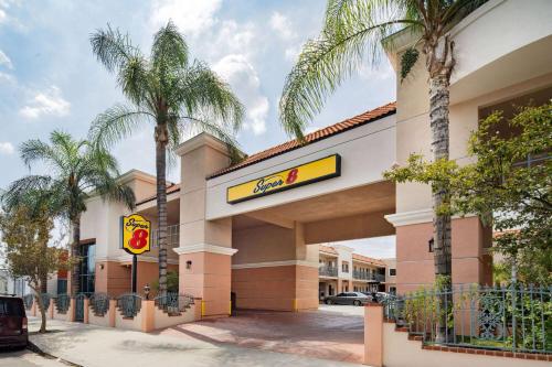 Super 8 by Wyndham North Hollywood in North Hollywood, USA