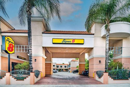Super 8 by Wyndham North Hollywood in North Hollywood, USA