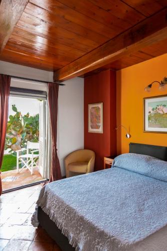 Superior Double Room image 6