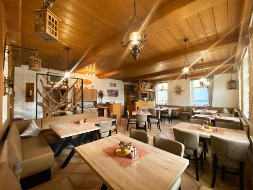 坦納 Landgasthof Kanz 3星级 酒店 泳池