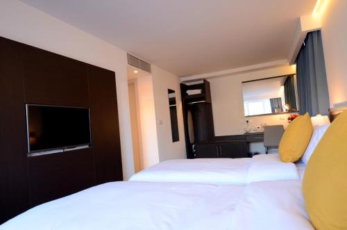 Pelican London Hotel and Residence - image 9