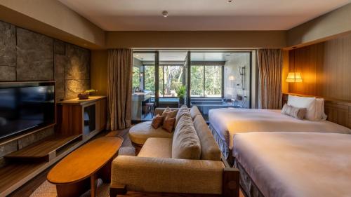 Stylish Suite with Hot Spring Bath image 1