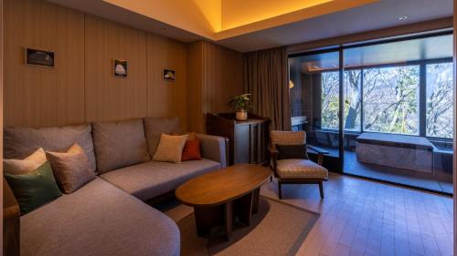 Comfort Suite with Hot Spring Bath  image 2